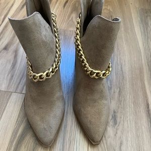 Chain booties